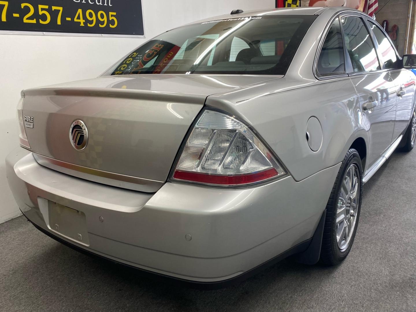 2009 SILVER /Gray Mercury Sable (1MEHM42W59G) , located at 533 S West End Blvd., Quakertown, PA, 18951, (877) 257-4995, 40.343994, -75.303604 - Photo#3